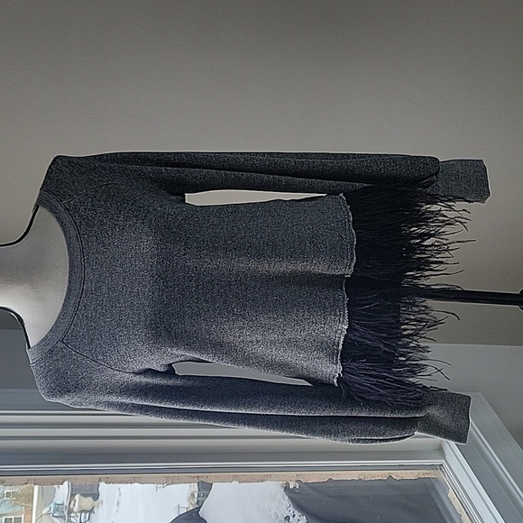 Le Superb Gray Sweatshirt Crewneck Feather Trim Long Sleeves‎ Women Sz Small - Picture 2 of 12